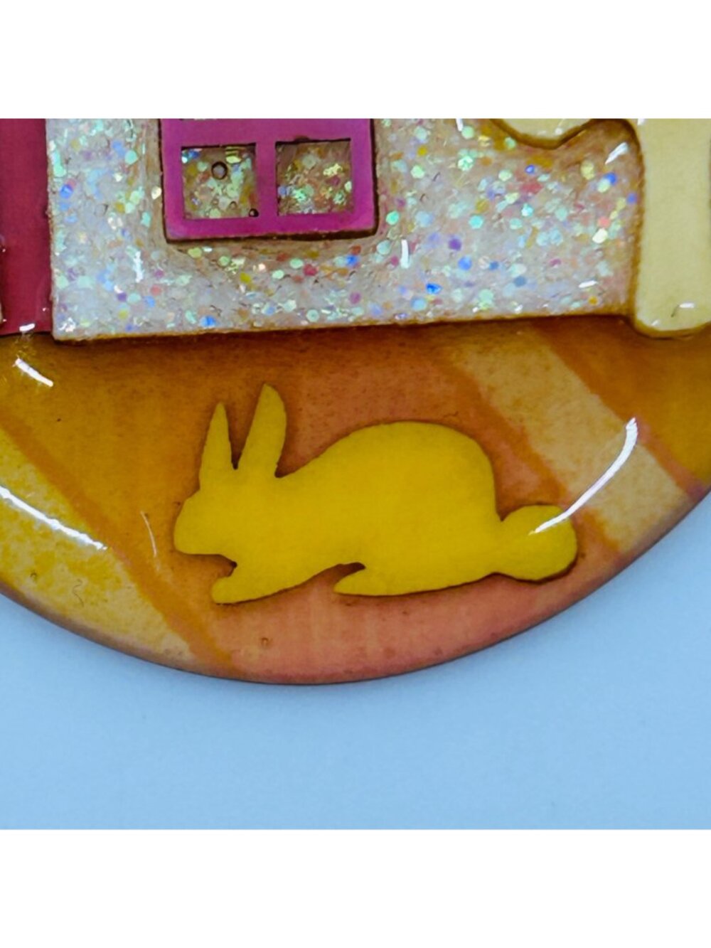 Vintage Lucinda Resin Easter Egg Brooch Pin Glitter House Bunny Rabbit Keepsake - Picture 7 of 13